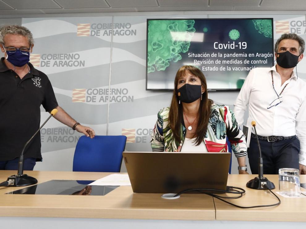 La consejera Sira Repollés, Francisco Falo y Luis Gascón, durante la rueda de prensa de este miércoles.