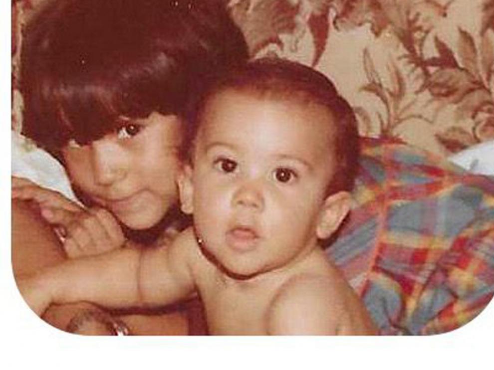 La actriz y escritora zaragozana Itziar Miranda con su hermano Jorge