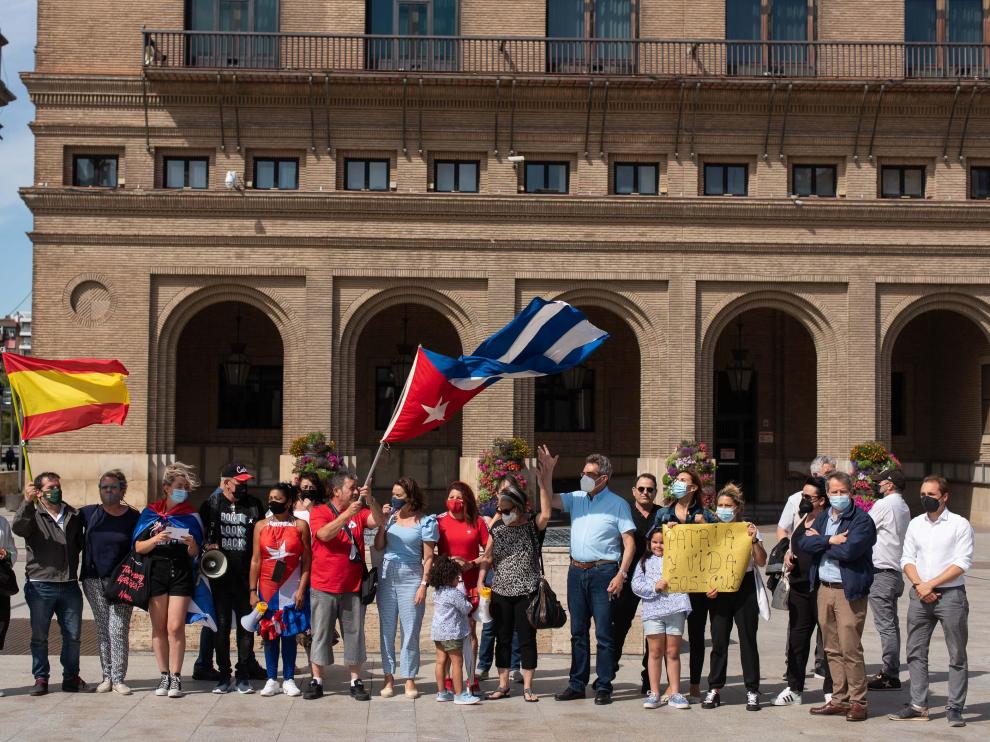 Concentración en la plaza del Pilar en protesta por la situación de Cuba