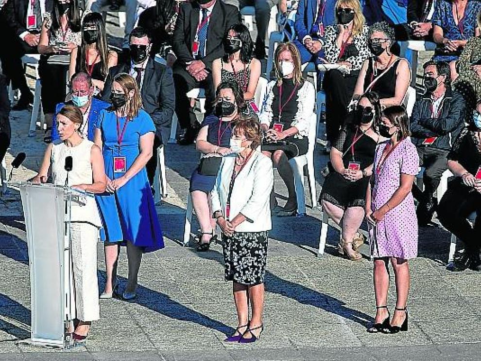 Los familiares de los sanitarios, ayer en el homenaje.