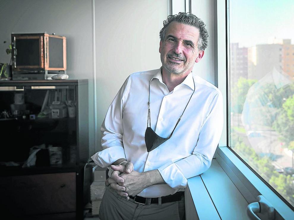 Francisco Javier Falo, director general de Salud Pública de la DGA, en su despacho.