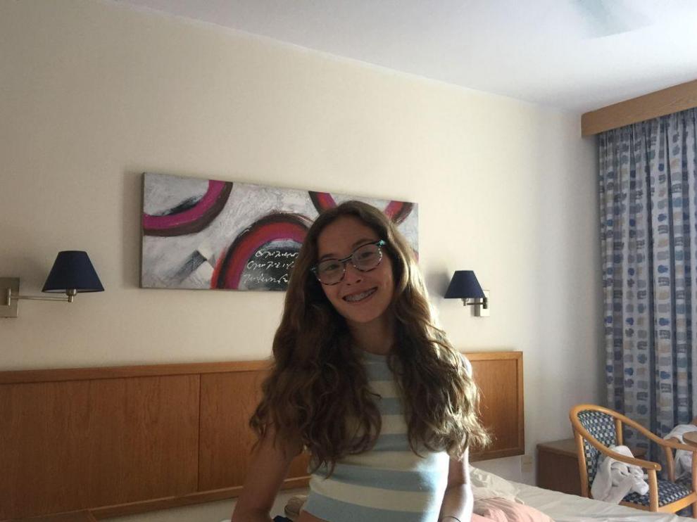 Jimena Guijarro, este jueves en la habitación del hotel de Malta donde está confinada.