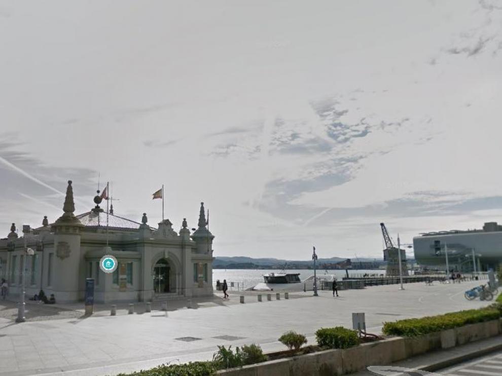 Paseo Marítimo de Santander, cerca del Centro Botín (al fondo, a la derecha)