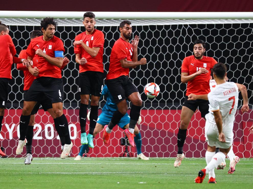 Soccer Football - Men - Group C - Egypt v Spain