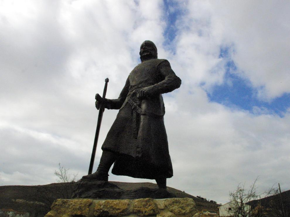 Escultura dedicada a Rodrigo Díaz de Vivar en la localidad de El Poyo del Cid.