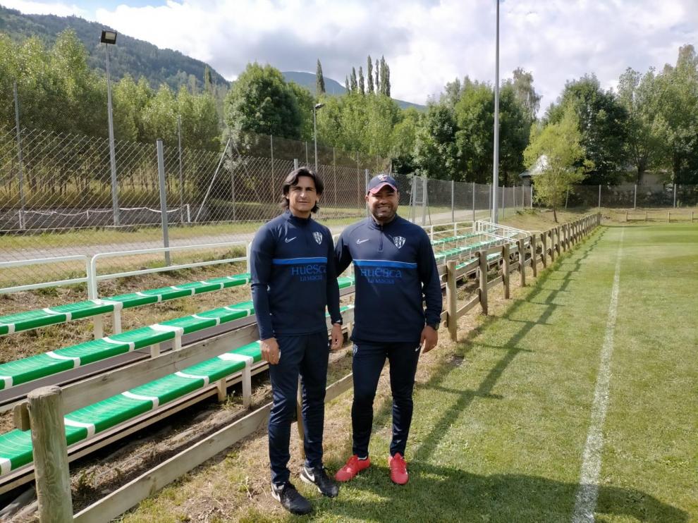 Edgar Solano y Luis Martínez, en la concentración de la SD Huesca en Benasque.