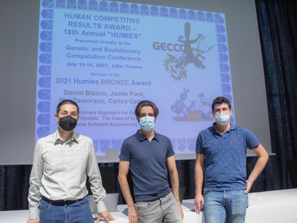 Tres de los investigadores del equipo de la Universidad San Jorge que ha obtenido el galardón