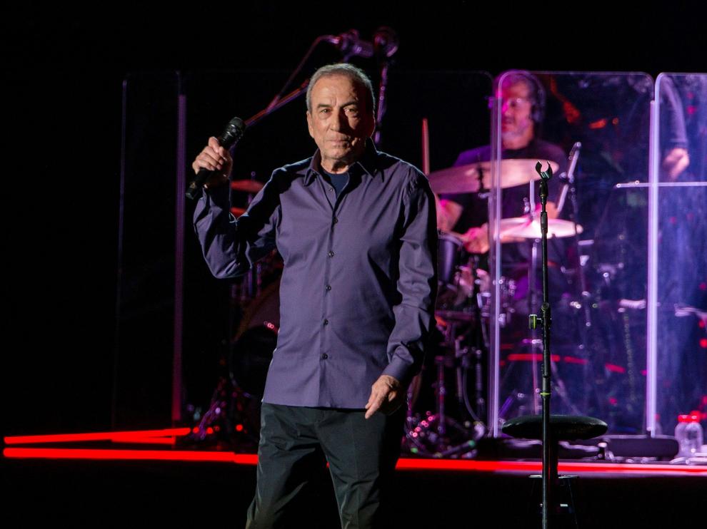 José Luis Perales, durante la actuación