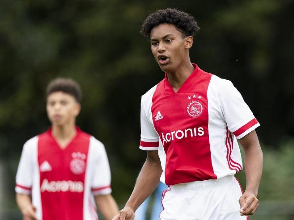 Muere a los 16 años el futbolista Noah Gesser, una de las ...