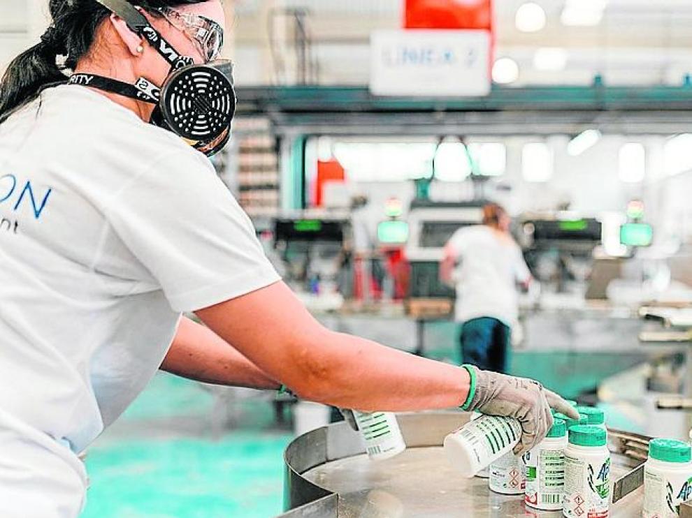 Una de las trabajadoras de Orache Desinfection en Sabiñánigo