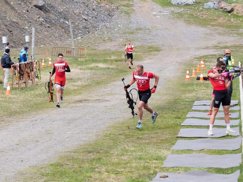 Imagen de los campeonatos de Aragón y Navarra de biatlón cross celebrados la pasada primavera en Candanchú.