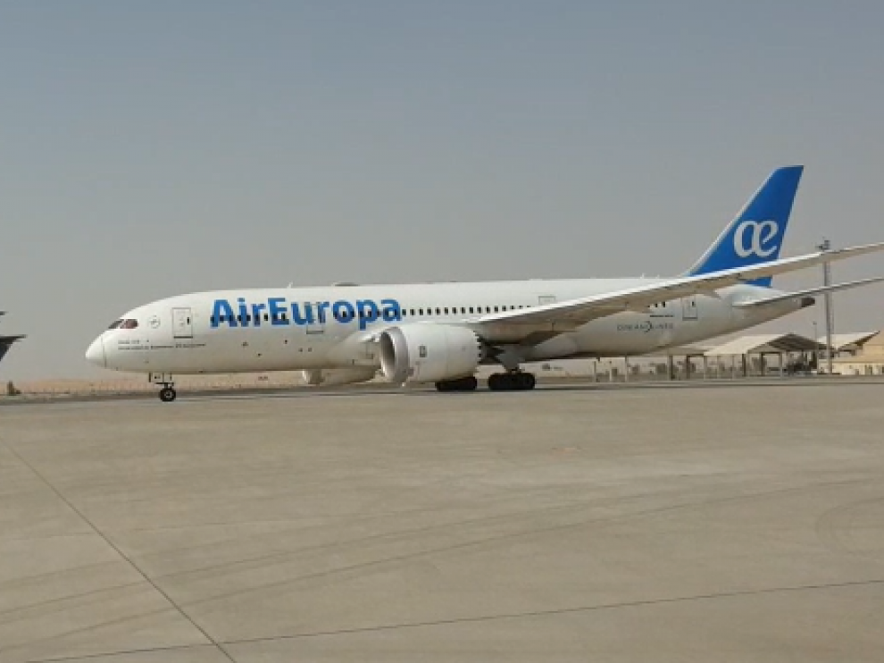 El avión de Air Europa con evacuados de Afganistán despega en Dubái con destino Madrid.
