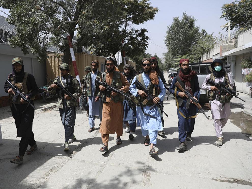 Varios talibanes armados en el barrio Wazir Akbar Khan de Kabul, el pasado miércoles
