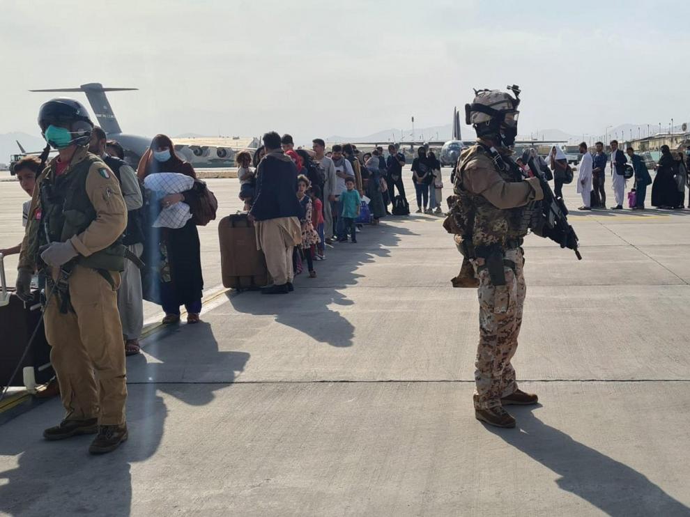 Evacuación en el aeropuerto de Kabul.