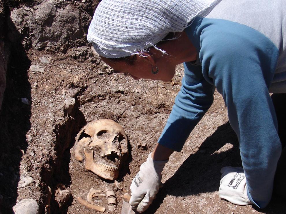 Excavación arqueológica del yacimiento del Hospital de Santa Cristina en Aísa.