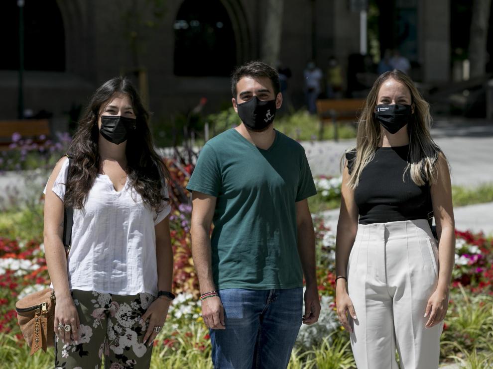 Andrea Castillo, David Navarrete e Isabel Ezquerra, investigadores predoctorales aragoneses, en Zaragoza.