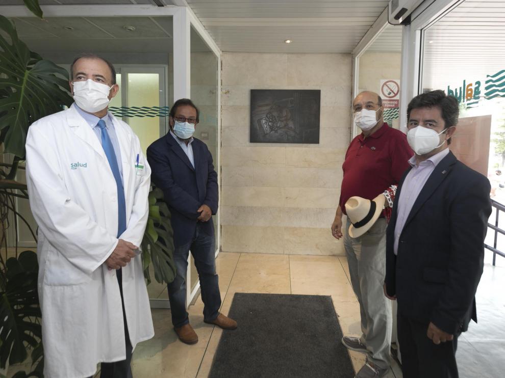 José Ignacio Castaño, Julio Luzán, Pedro Lafuente y Luis Felipe en la colocación de la placa conmemorativa.