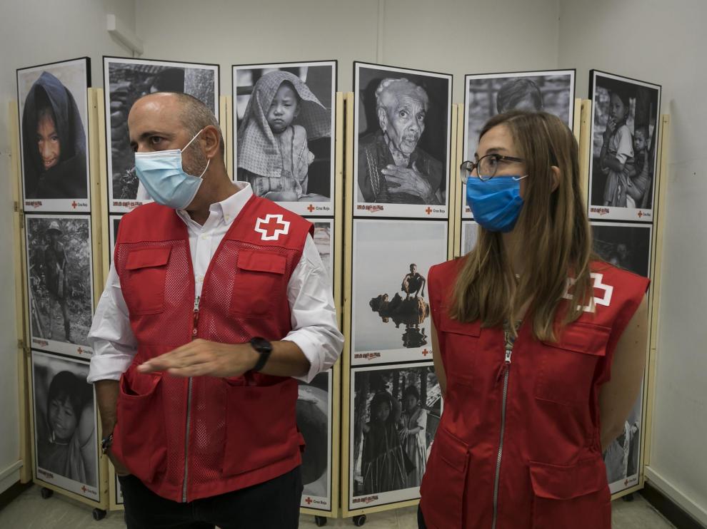 Representantes del equipo de Cruz Roja que atiende a refugiados afganos en Aragón.