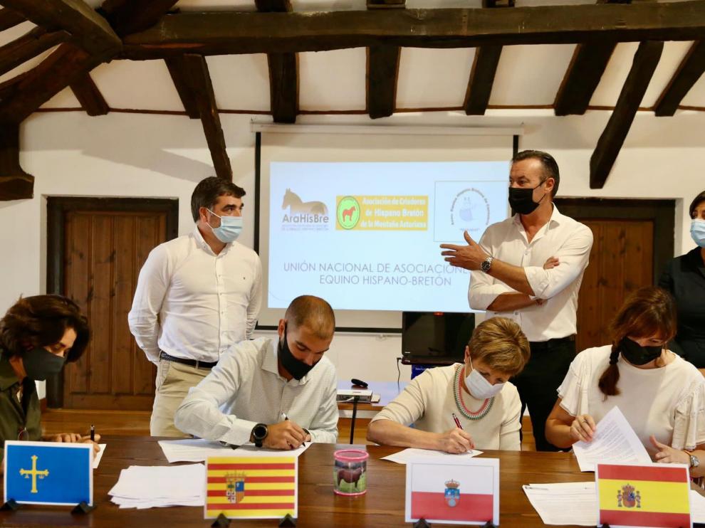 Firma para constituir esta nueva federación