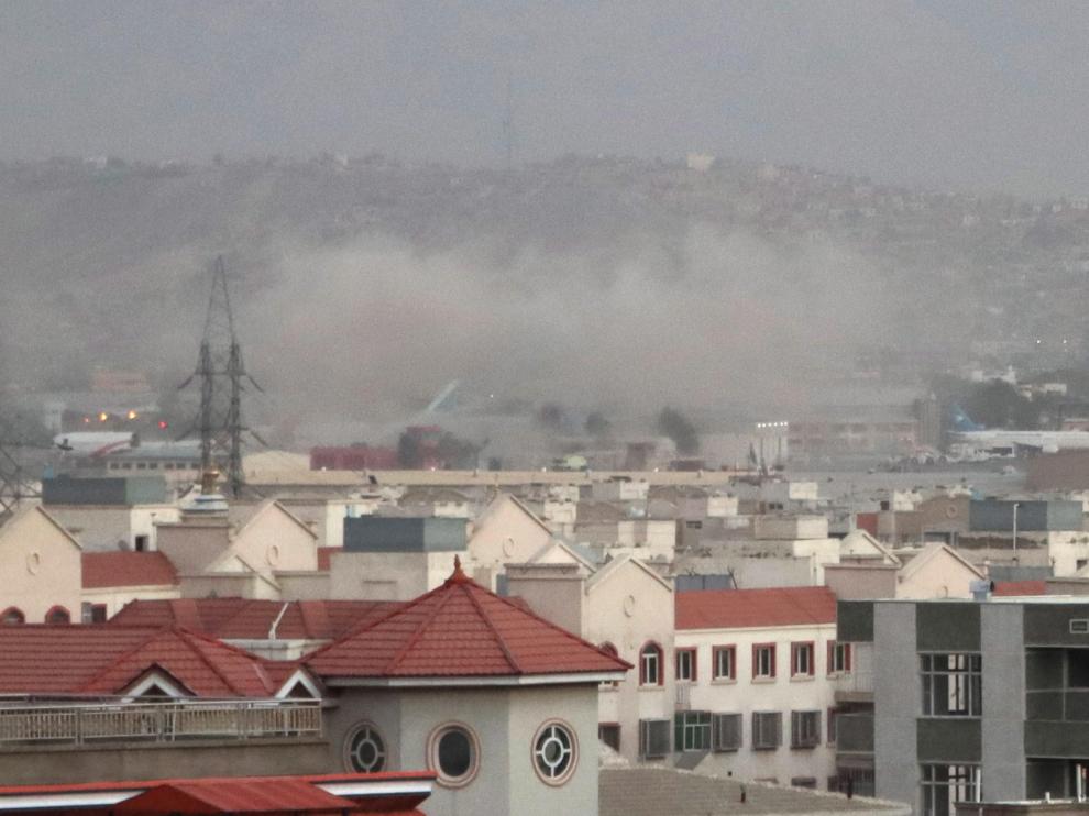 El humo provocado por las explosiones era visible desde la ciudad.