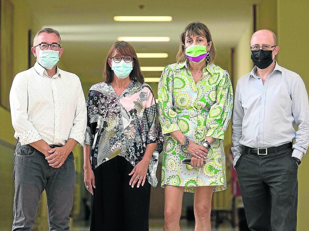 Los catedráticos e investigadores del Instituto Iedis José Alberto Molina, Concepción Garcés, Lola Gadea y José Mariano Moneva, en la facultad de Economía y Empresa de la Universidad de Zaragoza