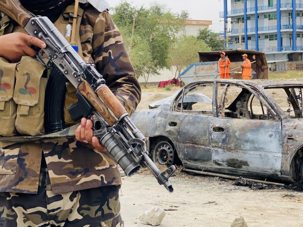 Los talibanes montan guardia en Kabul.