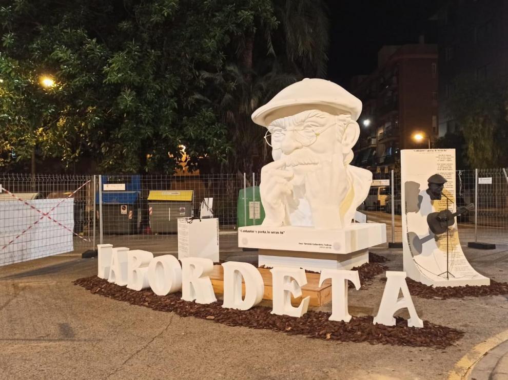 Falla en Valencia en homenaje a José Antonio Labordeta.