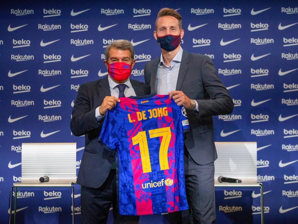 El FC Barcelona presenta a Luuk de Jong como nuevo jugador azulgrana