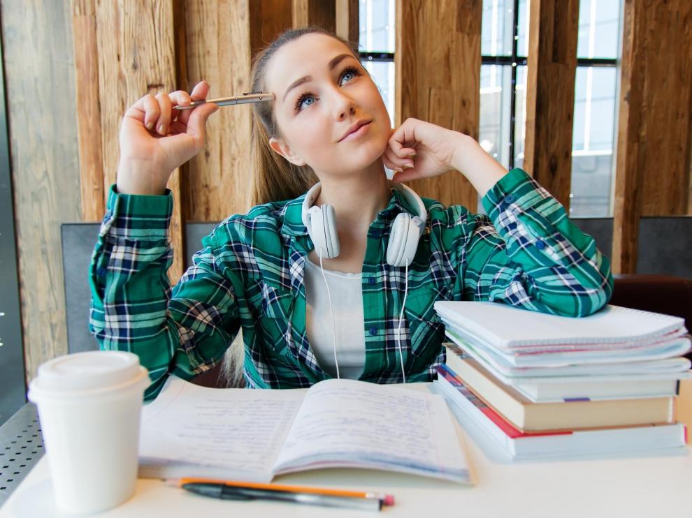 Cada vez son más las personas que se decantan por estudiar un máster universitario.
