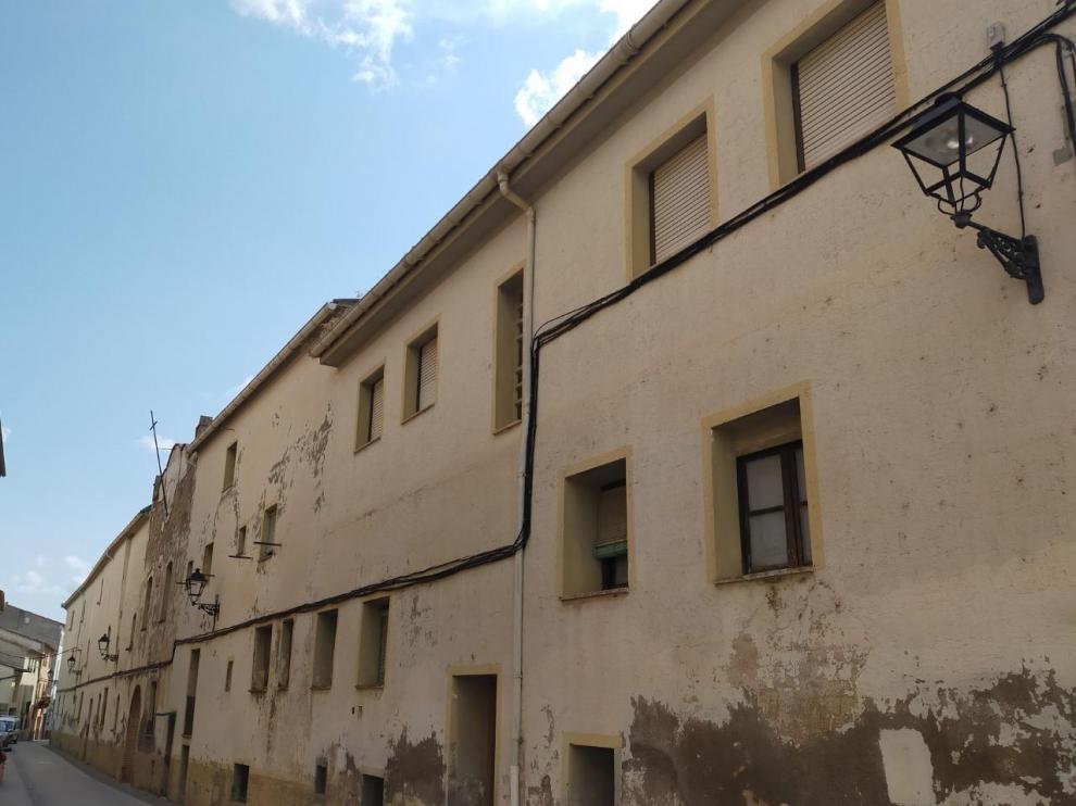 Fachada del convento de Benabarre, adquirido por el Ayuntamiento.