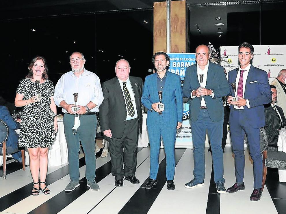 Los socios protectores recibieron su Premio Pajarita durante la cena.