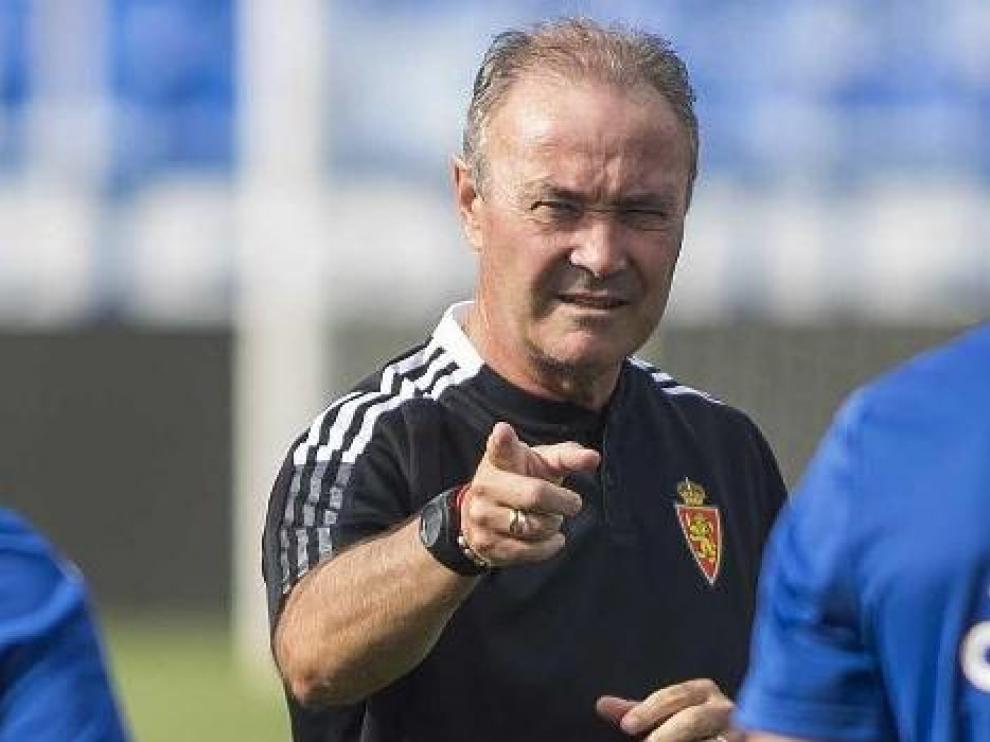 Juan Ignacio Martínez 'Jim', en una de sus indicaciones en el entrenamiento del equipo en La Romareda.