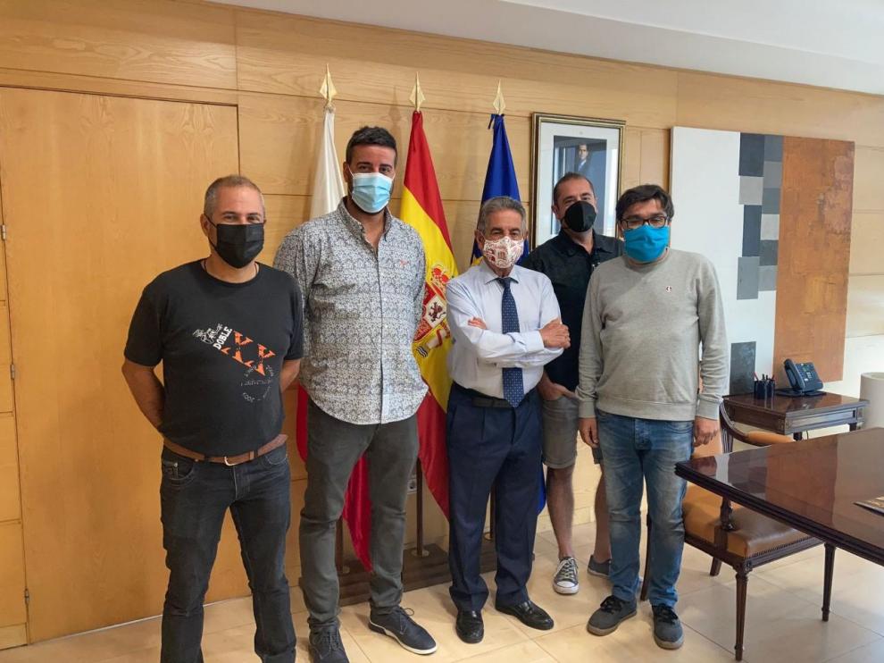 Los jóvenes montisonenses visitaron al presidente de Cantabria el pasado lunes.