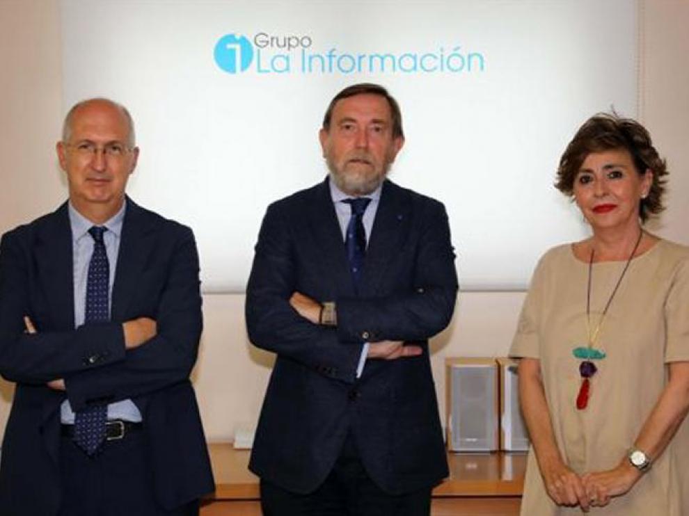 Miguel Ángel Riezu, Luis Colina e Inés Artajo.