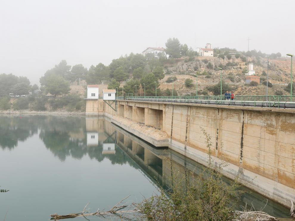 El pantano del Arquillo, lleno a rebosar, como consecuencia del aumento de las precipitaciones.