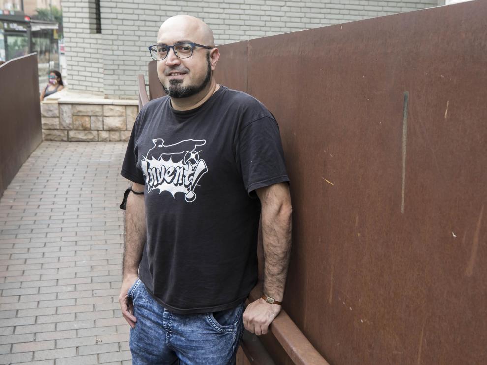 El diseñador de videojuegos Jon Cortázar, en el Centro Cívico Delicias con motivo de la feria RetroZaragoza
