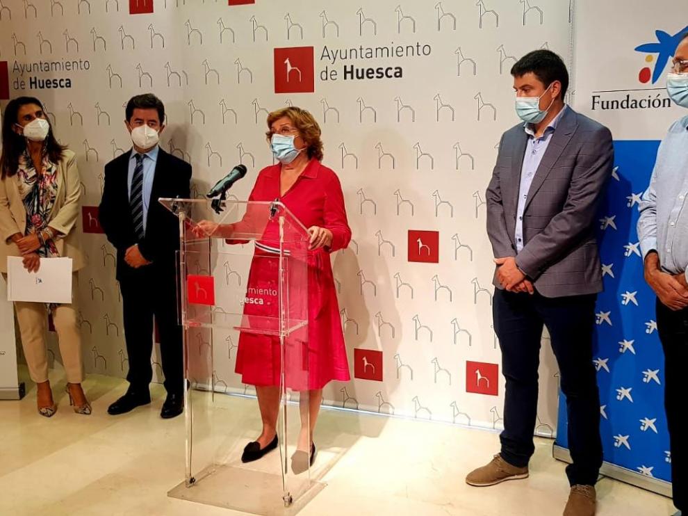 El acto de renovación de 'Huesca más inclusiva' celebrado en el Ayuntamiento.