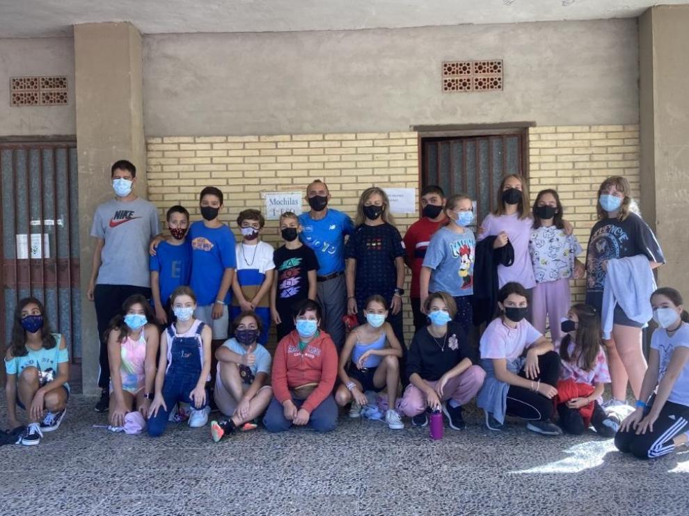 Alumnos y deportistas, tras desarrollar la actividad en el centro