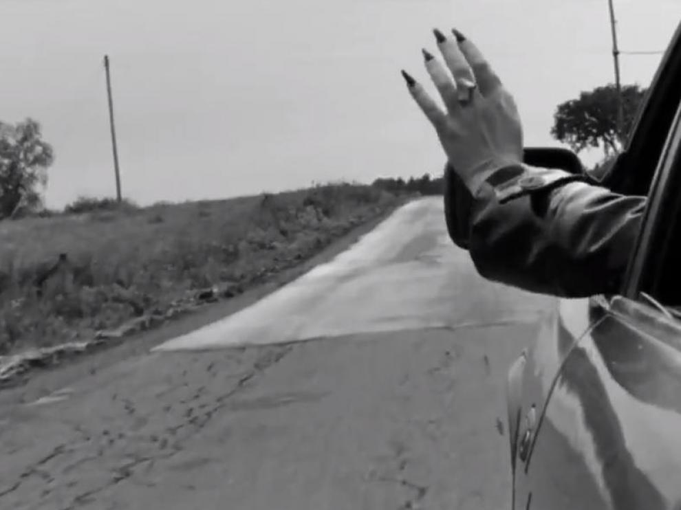 Escena del nuevo videoclip de "Easy On Me" de Adele.