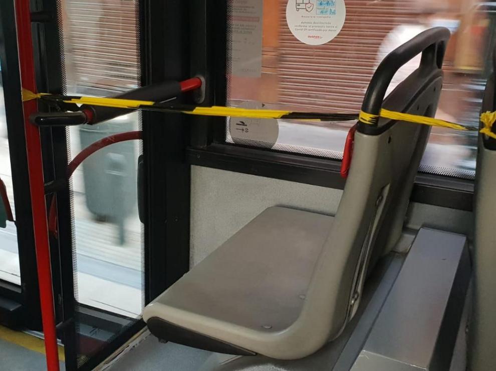 Los primeros asientos de cada automóvil siguen inutilizados desde que se recuperó el servicio.