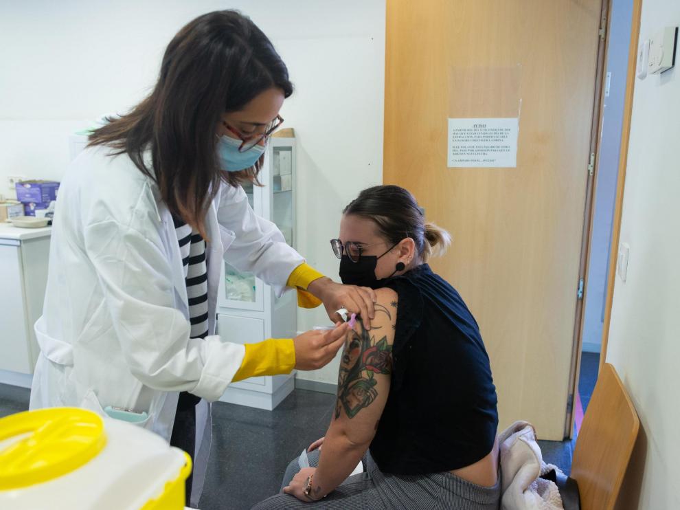 Vacunación en el centro de salud Actur Oeste de Zaragoza