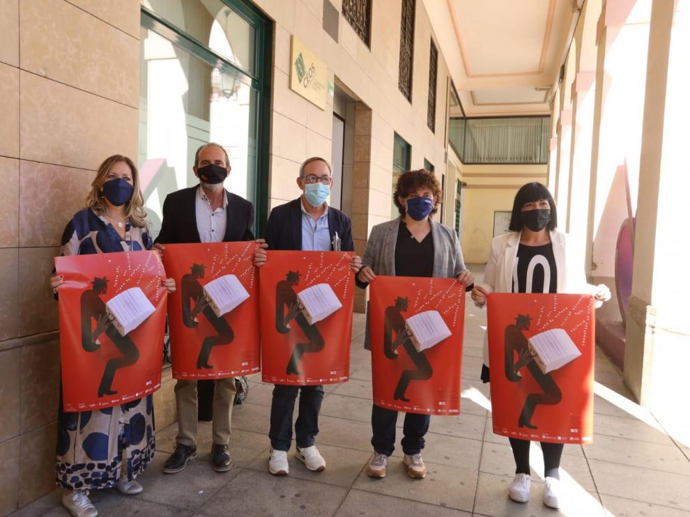 Acto de presentación de la Feria del Libro de Huesca cuyo cartel es obra del ilustrador Isidro Ferrer.