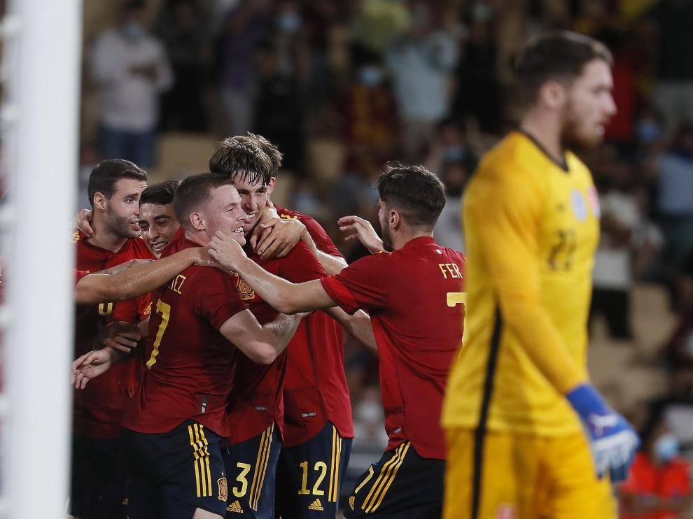 Los jugadores de España celebrando uno de los goles