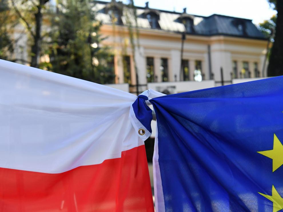 Polexit, protesta de europeístas frente al Tribunal Constitucional en Varsovia (Polonia).