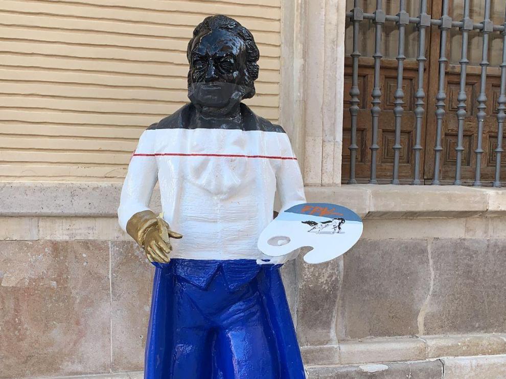 El Ayuntamiento ha vuelto a colocar la escultura en la plaza de La Seo.