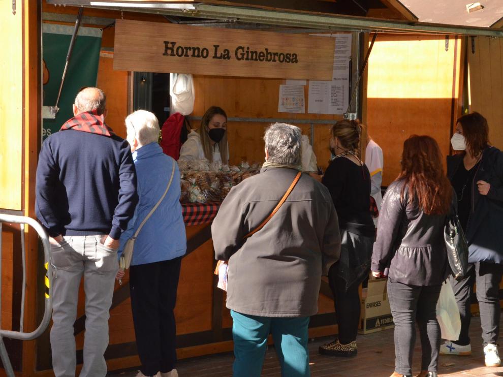 El Horno La Ginebrosa está lleno de gente desde primera hora de la mañana.