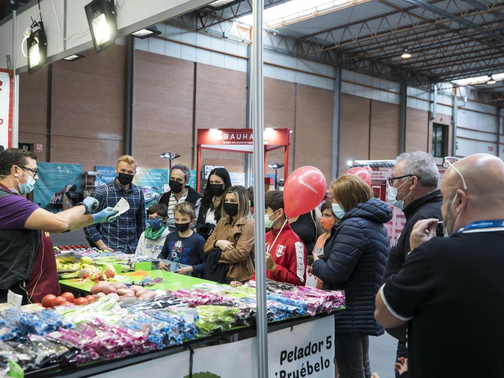 Expositores en la Feria de Muestras de Zaragoza.