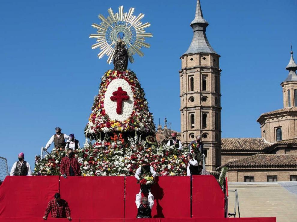 Manto de flores de la Virgen del Pilar en Zaragoza.
