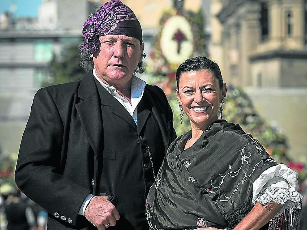 Carlos Gil y Alicia Guerri, ayer en la plaza del Pilar.