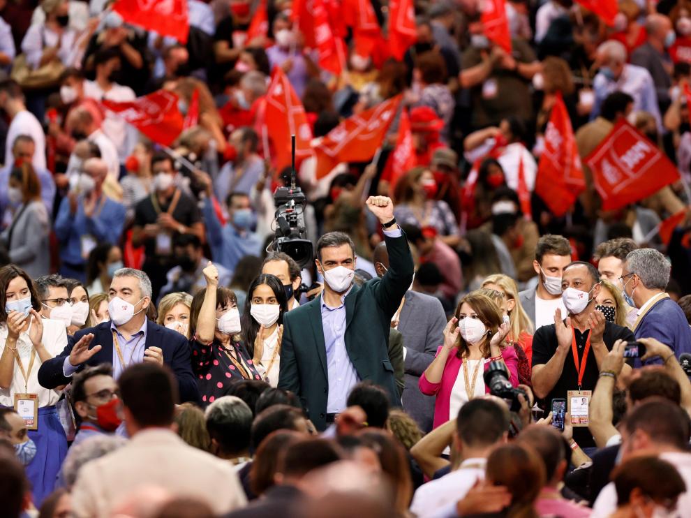 Sánchez, en olor de multitud, durante el congreso socialista.